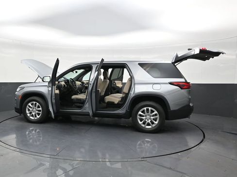 Used 2023 Chevrolet Traverse LS image 30