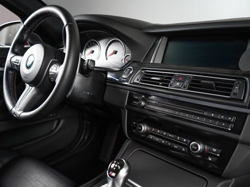 Used 2014 BMW M5 RWD image 64
