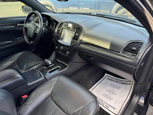 Used 2014 Chrysler 300 C image 26