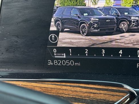 Used 2022 Cadillac Escalade Luxury AWD/4WD image 35