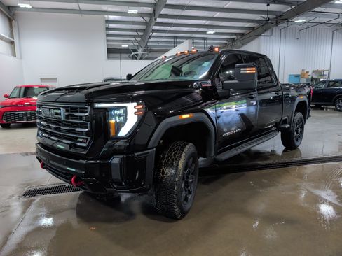 Used 2024 GMC Sierra 2500 AT4 w/ AT4 Premium Plus Package AWD/4WD image 6