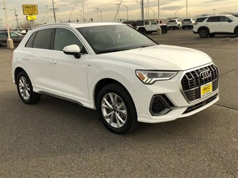 Used 2025 Audi Q3 2.0T Premium image 2