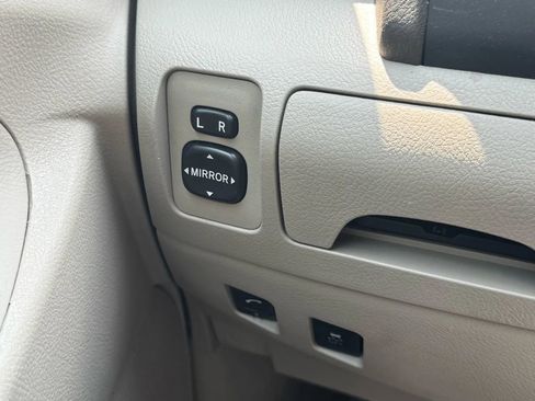 Used 2010 Toyota Camry LE image 23