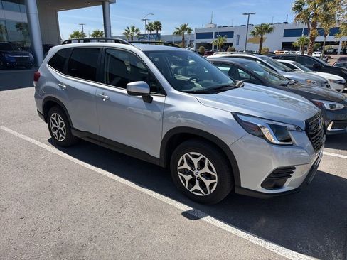 Used 2023 Subaru Forester Premium image 8