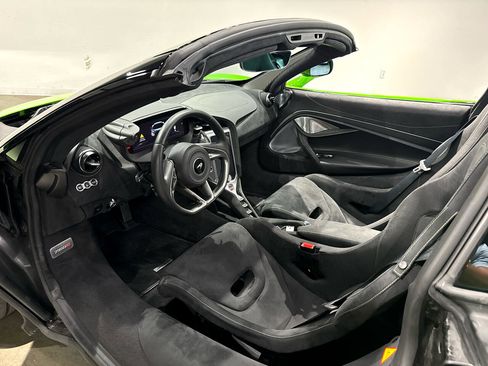 Used 2024 McLaren 750S Spider image 19