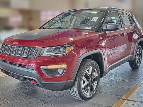 Used 2018 Jeep Compass Trailhawk w/ Leather Interior Group AWD/4WD image 1