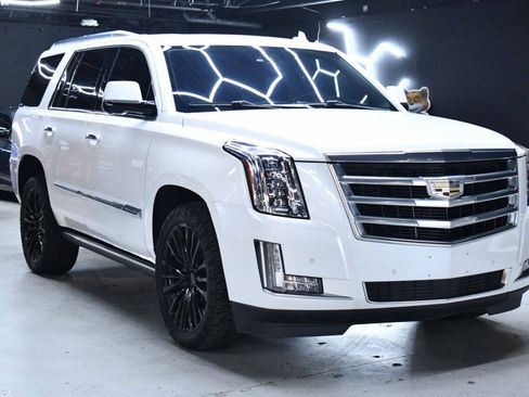 Used 2016 Cadillac Escalade Premium AWD/4WD image 3