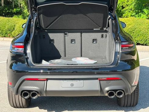 Certified 2026 Porsche Macan AWD/4WD image 17