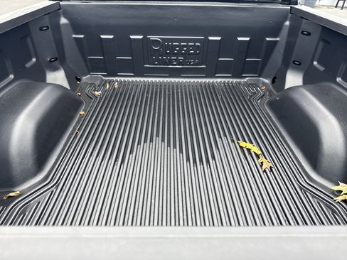 Used 2024 GMC Sierra 1500 SLT image 5