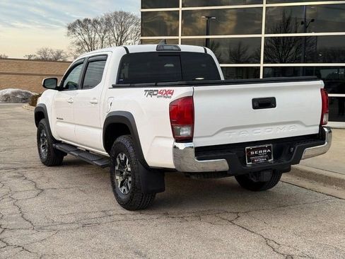 Used 2017 Toyota Tacoma TRD Off-Road w/ Tow Package (A/T) image 5