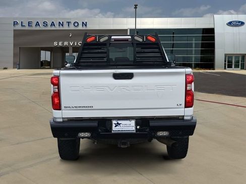 Used 2022 Chevrolet Silverado 2500 LT w/ Convenience Package AWD/4WD image 4