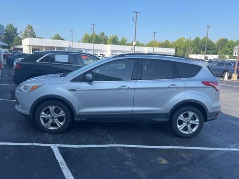 Used 2015 Ford Escape SE w/ Equipment Group 201A FWD image 5