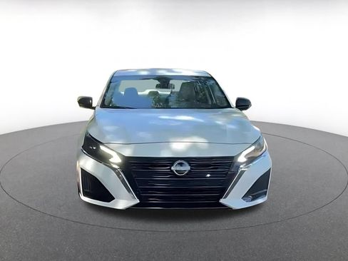 Used 2025 Nissan Altima 2.5 SV FWD image 3