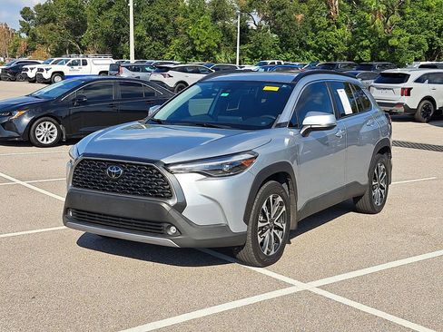 Certified 2022 Toyota Corolla Cross XLE image 31