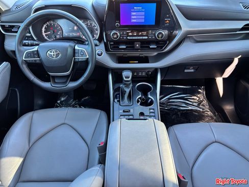Certified 2024 Toyota Highlander XLE AWD/4WD image 16