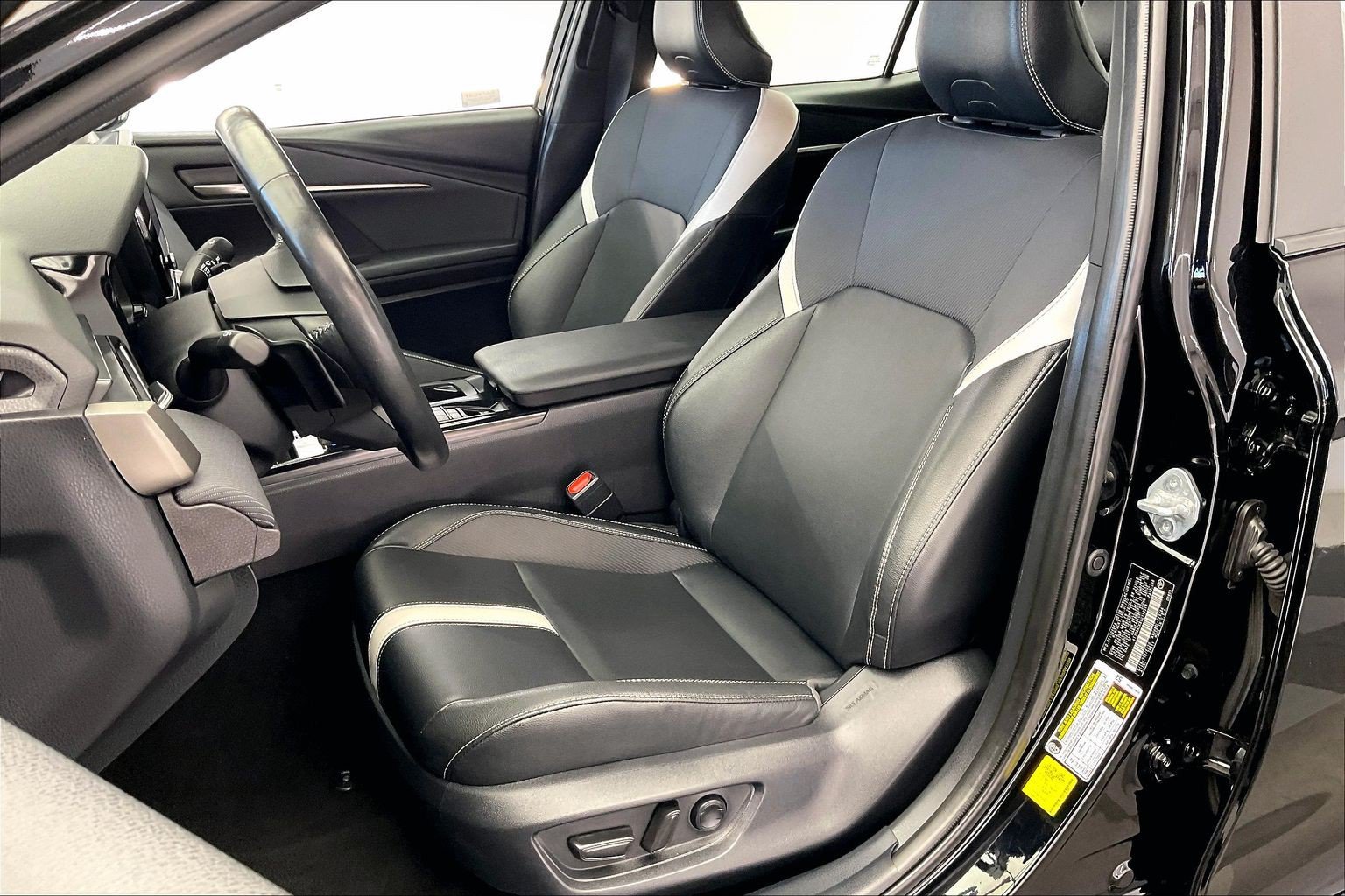 Used 2025 Toyota Camry SE FWD image 18