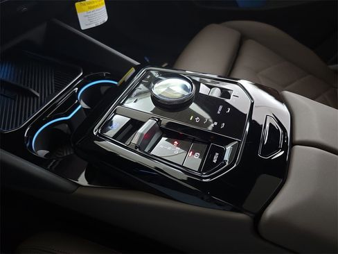 Used 2025 BMW i5 xDrive40 w/ Premium Package image 28