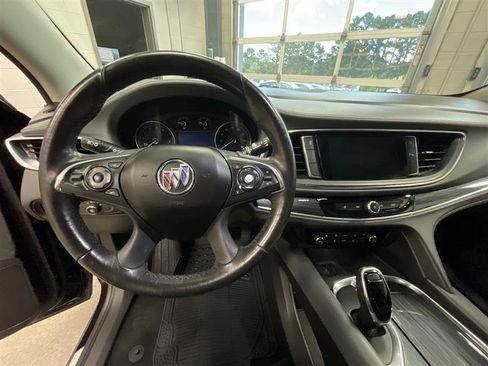 Used 2021 Buick Enclave Essence image 16