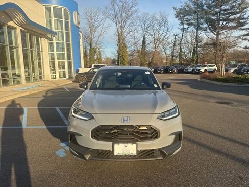 Used 2023 Honda HR-V Sport image 3