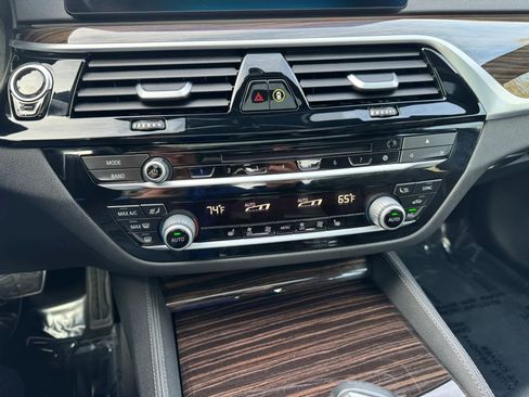 Used 2019 BMW 540i w/ M Sport Package image 38