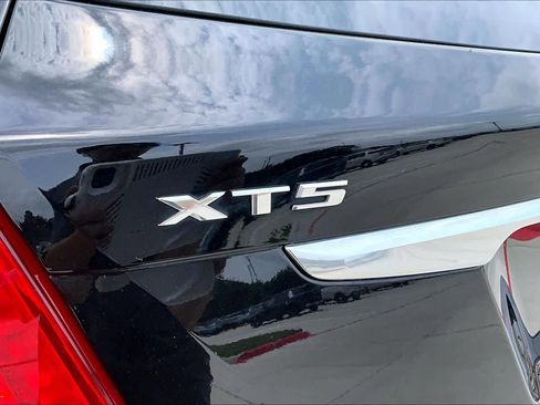 Used 2018 Cadillac XT5 FWD image 28