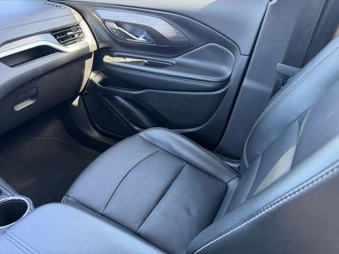 Used 2024 GMC Terrain SLT image 21