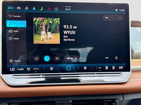 New 2026 Volkswagen Tiguan SEL R-Line AWD/4WD image 32