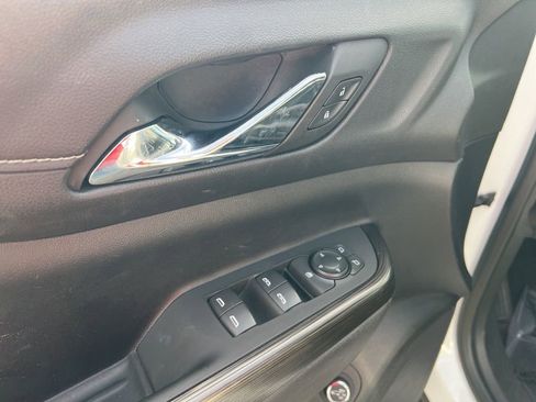 Used 2023 GMC Acadia SLT image 9