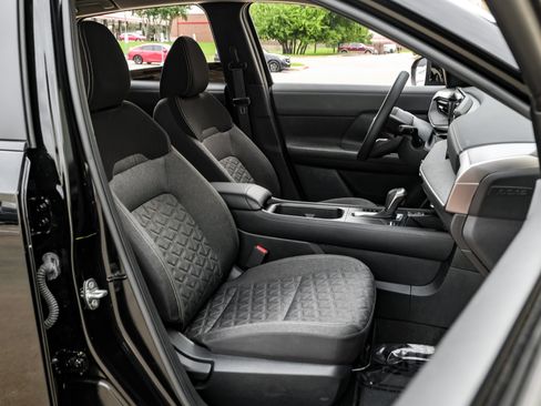 Used 2025 Nissan Kicks SV w/ Illumination Package FWD image 26