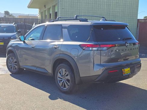 New 2026 Nissan Pathfinder SV image 6