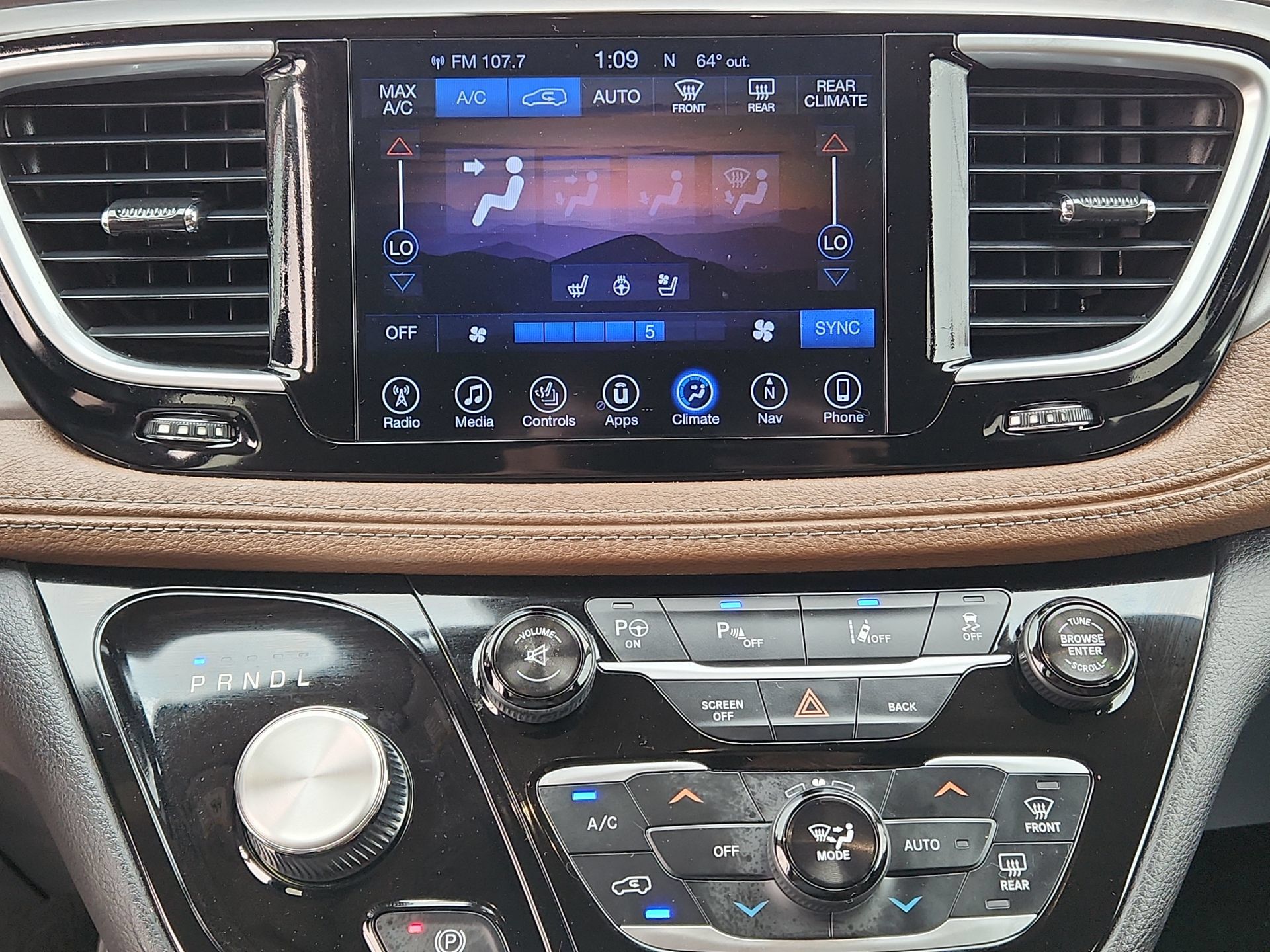 Certified 2017 Chrysler Pacifica Limited FWD image 17