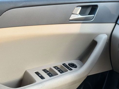 Used 2017 Hyundai Sonata SE w/ Cargo Package image 17