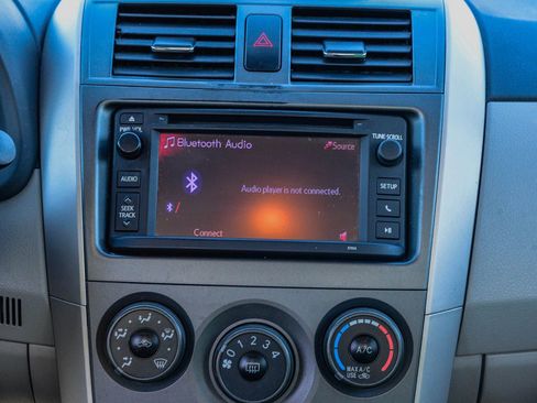 Used 2013 Toyota Corolla LE image 14