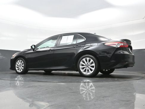 Used 2020 Toyota Camry LE FWD image 27