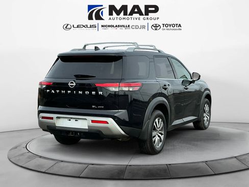Used 2023 Nissan Pathfinder SL image 3