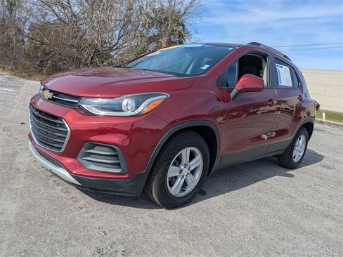 Certified 2022 Chevrolet Trax LT w/ LT Convenience Package image 8
