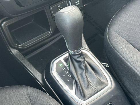 Used 2021 Jeep Renegade Latitude w/ Sun & Sound Group image 20