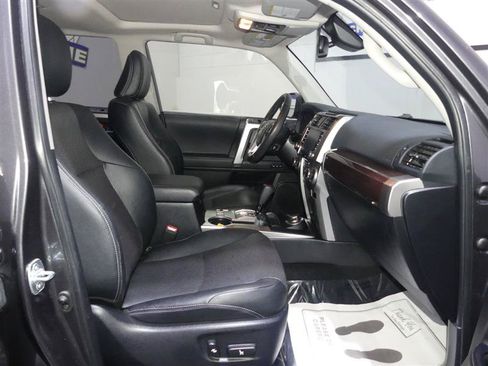 Used 2020 Toyota 4Runner Limited AWD/4WD image 22