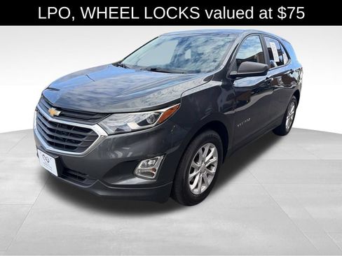 Used 2020 Chevrolet Equinox LS w/ LS Convenience Package FWD image 3