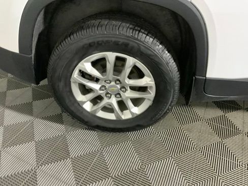 Used 2020 Chevrolet Traverse LT FWD image 38