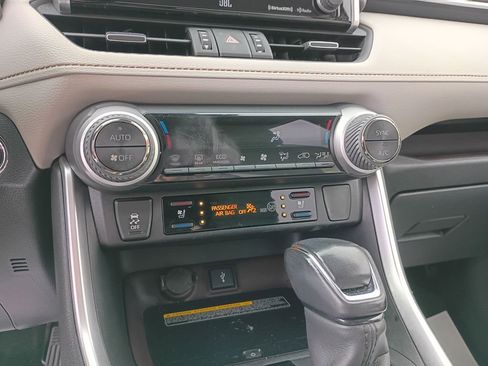 Used 2021 Toyota RAV4 Limited image 28