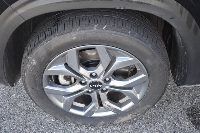 Used 2025 Kia Seltos LX AWD/4WD image 11
