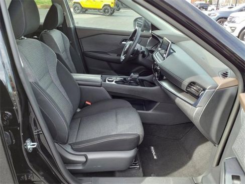 Used 2021 Nissan Rogue SV image 17