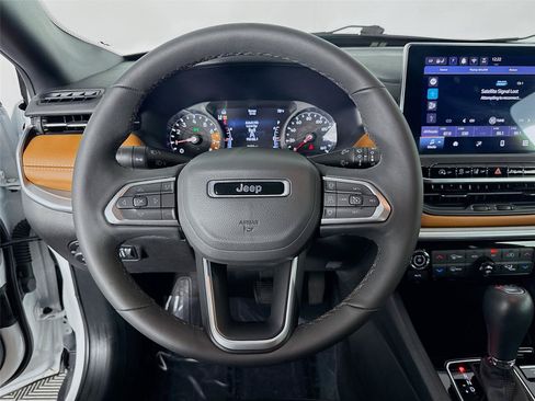 Used 2025 Jeep Compass Limited AWD/4WD image 13