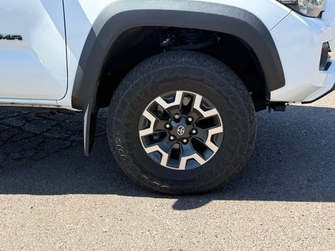 Used 2023 Toyota Tacoma TRD Off-Road w/ Advanced Technology Package AWD/4WD image 7