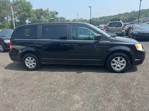 Used 2010 Chrysler Town & Country LX image 12