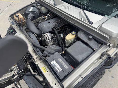 Used 2004 HUMMER H2 Base 4WD 4dr SUV image 32