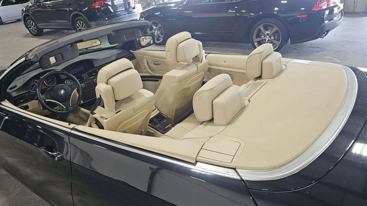 Used 2011 BMW 335i Convertible w/ Premium Pkg RWD image 3