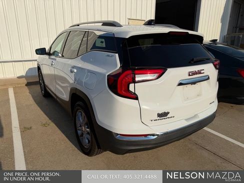 Used 2024 GMC Terrain SLT AWD/4WD image 8