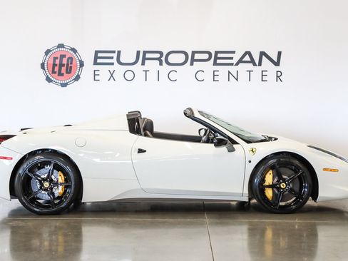 Used 2013 Ferrari 458 Spider RWD image 13
